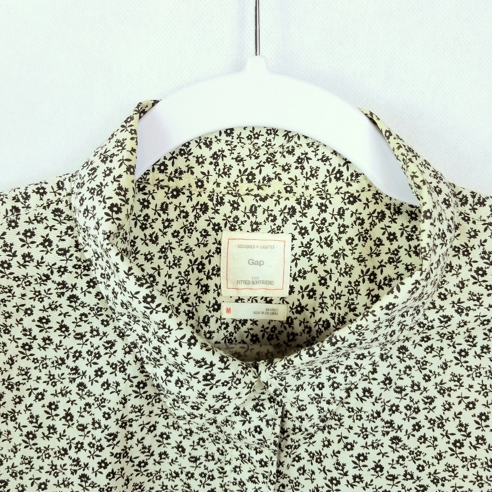 GAP "The Fitted Boyfriend" Long Sleeve Button Down